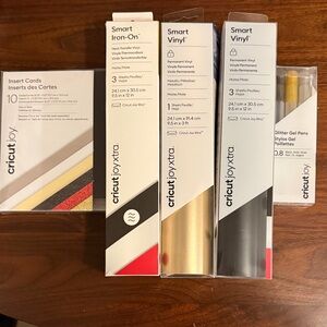 Cricut Joy lot - Crafting Set with Vinyl and Pens